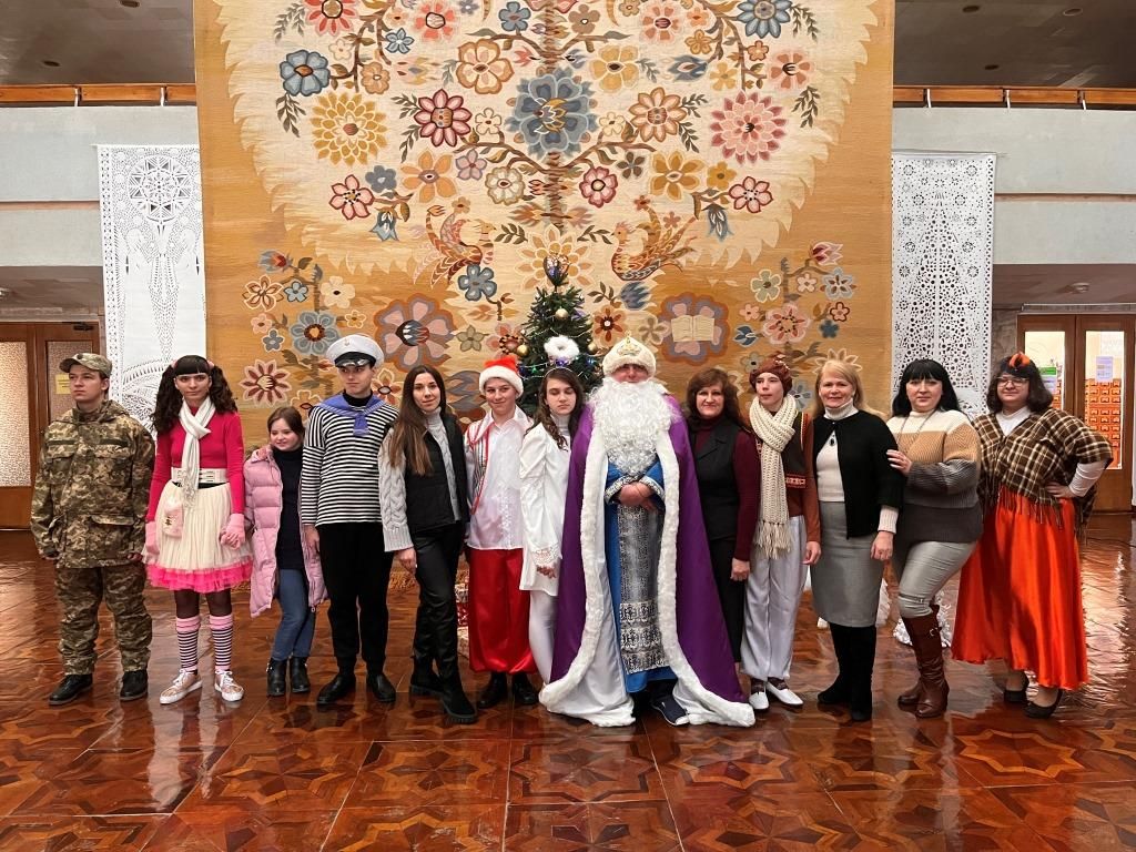 Святий Миколай, миру нам побажай!