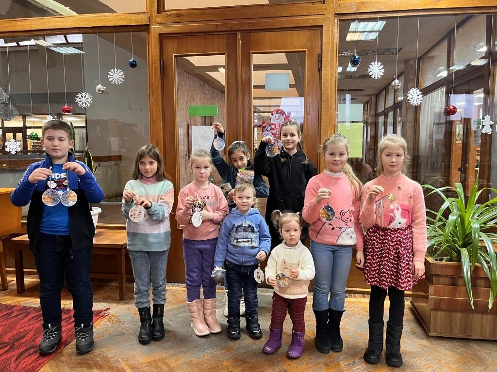 Майстер-клас ялинкова іграшка в стилі декупаж