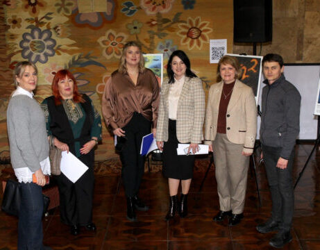 КРУГЛИЙ СТІЛ У СУМСЬКІЙ ОУНБ