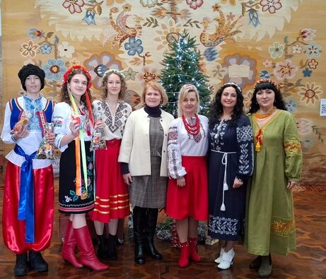 НОВОРІЧНІ СВЯТА В БІБЛІОТЕЦІ